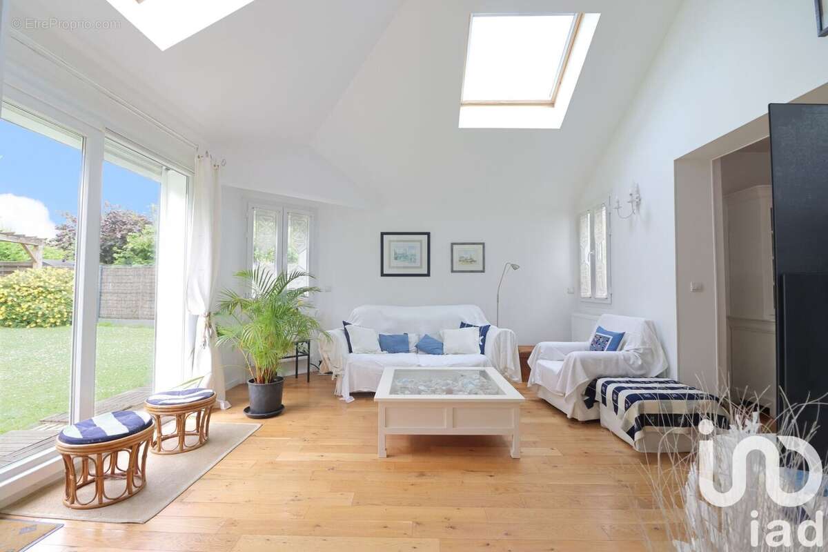 Photo 3 - Maison à VOISINS-LE-BRETONNEUX