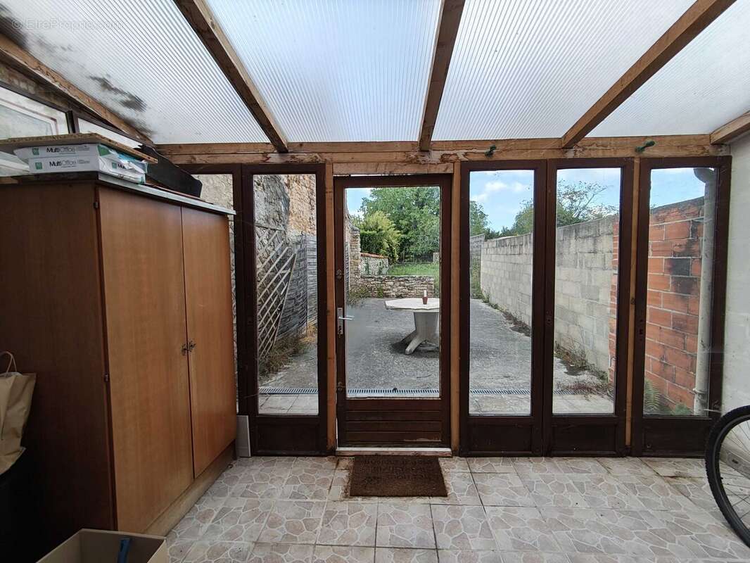 Maison 108 m² à Saint-Claud  - photo 8