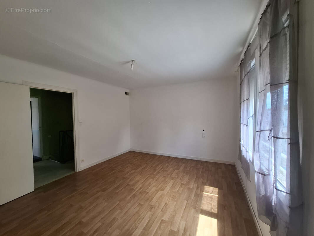 Maison à SAINT-ETIENNE-DE-MER-MORTE