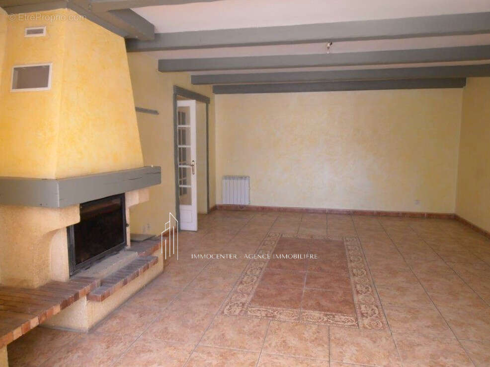 Maison à MONTELIER
