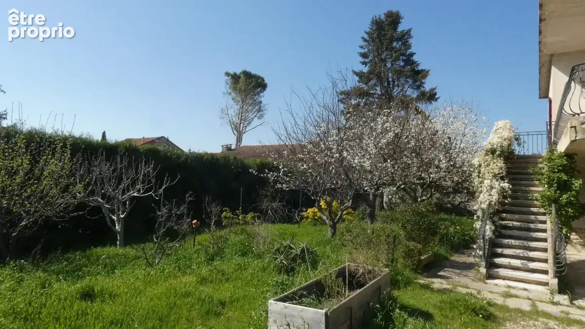 Morières-lès-Avignon villa de 185 m² avec 2 logements indépendants, garage et potentiel locatif - photo 11