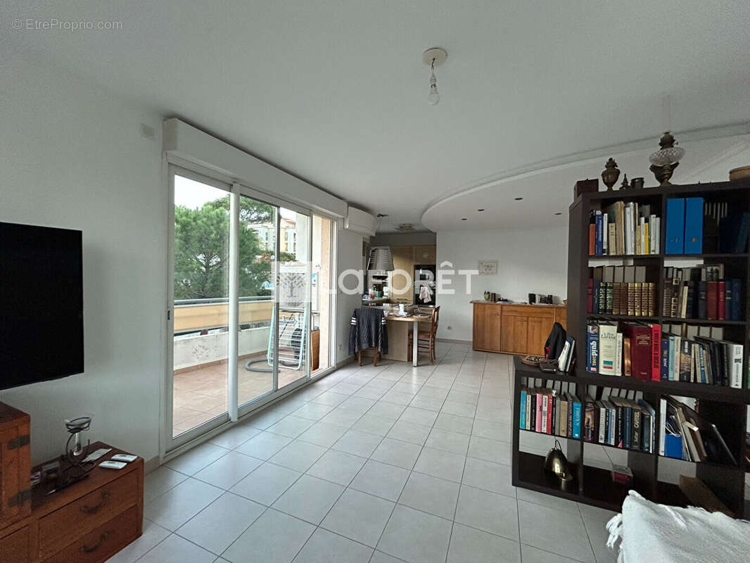 Appartement à SAINT-LAURENT-DU-VAR