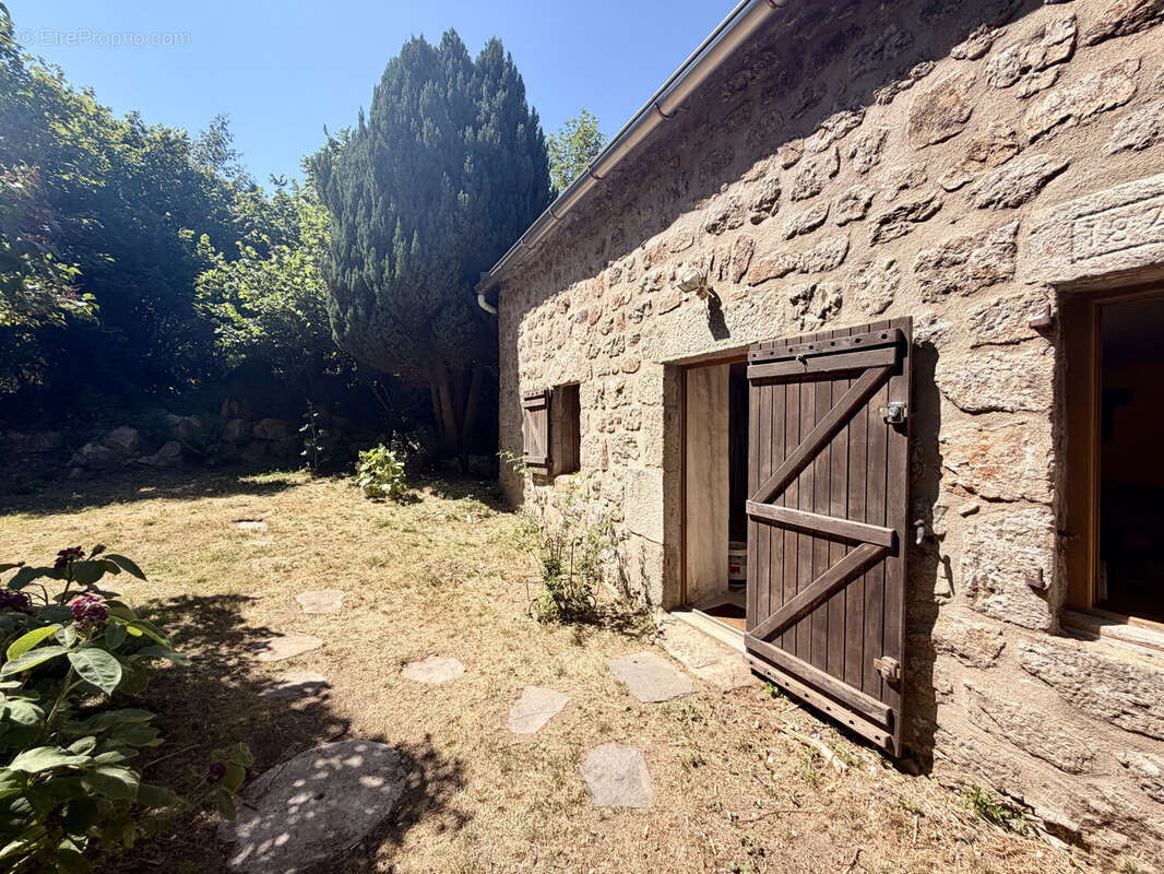 Ferme isolée sur 1 hectare à Devesset - photo 2
