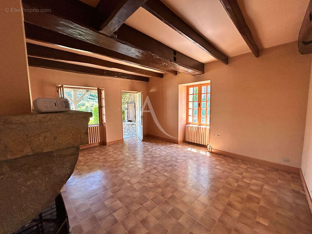 Maison à LA ROCHE-VINEUSE