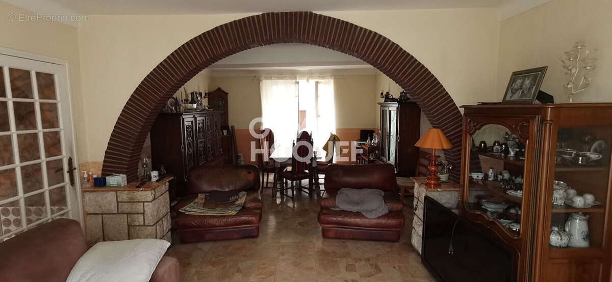 Maison à VENEUX-LES-SABLONS