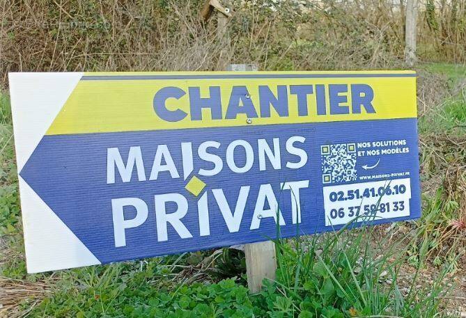 Terrain à MAREUIL-SUR-LAY-DISSAIS