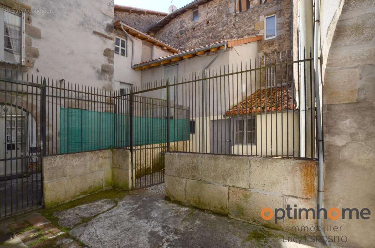  Opportunité Unique au Cœur du Village Historique de Confolens !  - photo 11