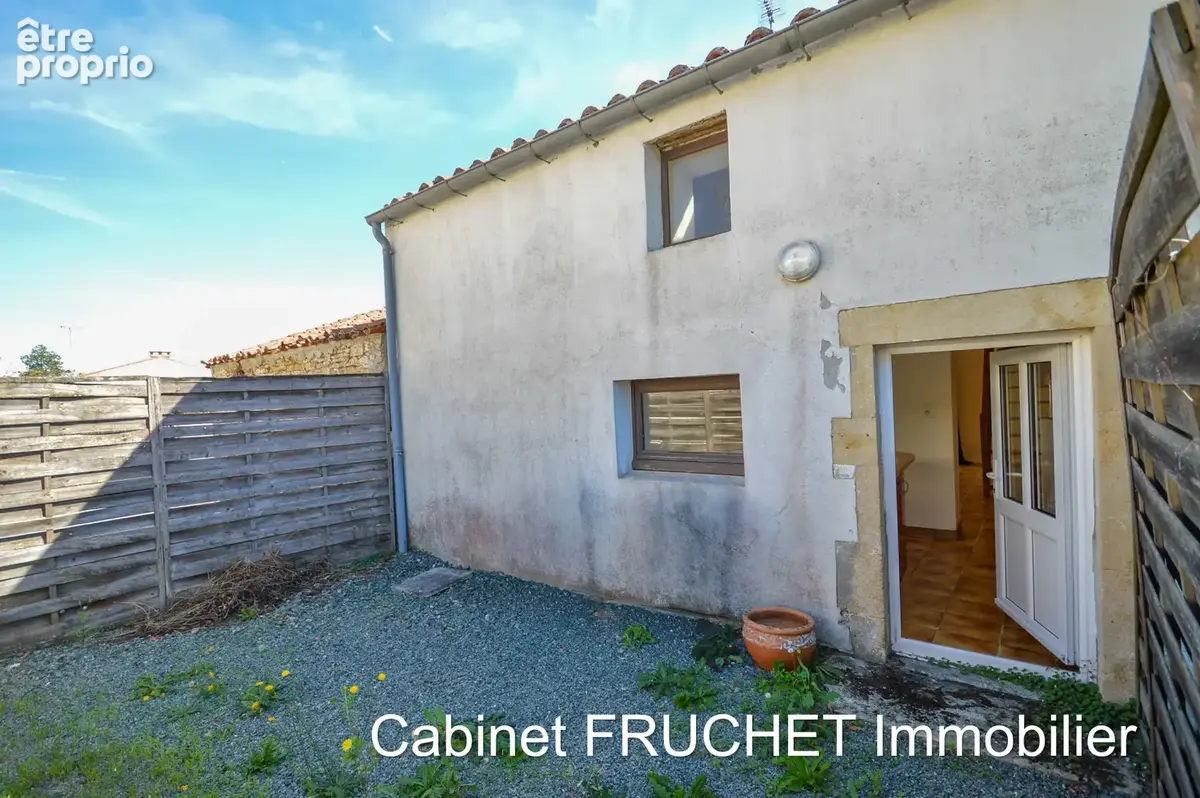 Axe CHANTONNAY - SAINT-FULGENT - Maison de bourg, idéal premier achat ou investissement locatif. - photo 2