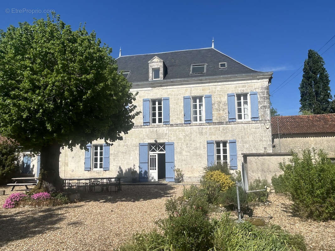 Maison à AUBETERRE-SUR-DRONNE