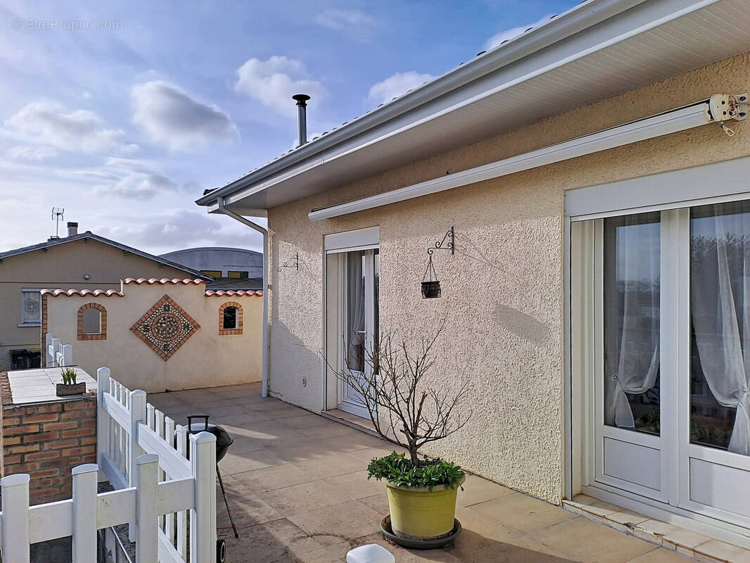 Maison à SURGERES