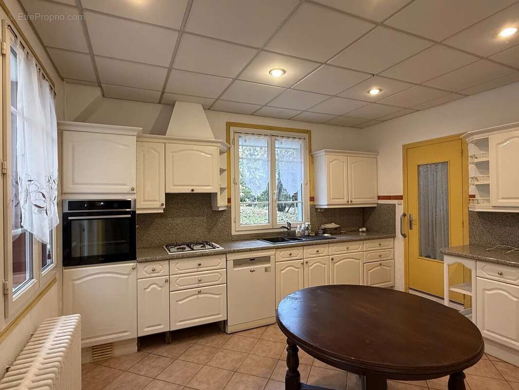 Maison à VILLENEUVE-L'ARCHEVEQUE