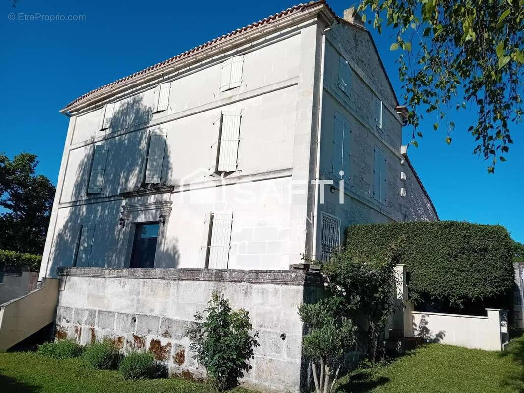 Photo 2 - Maison à HIERSAC
