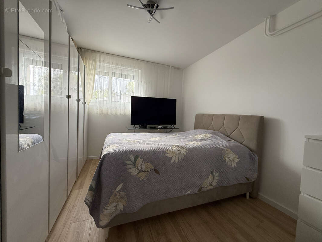 Maison entierement renovee avec gout / quartier calme - photo 11