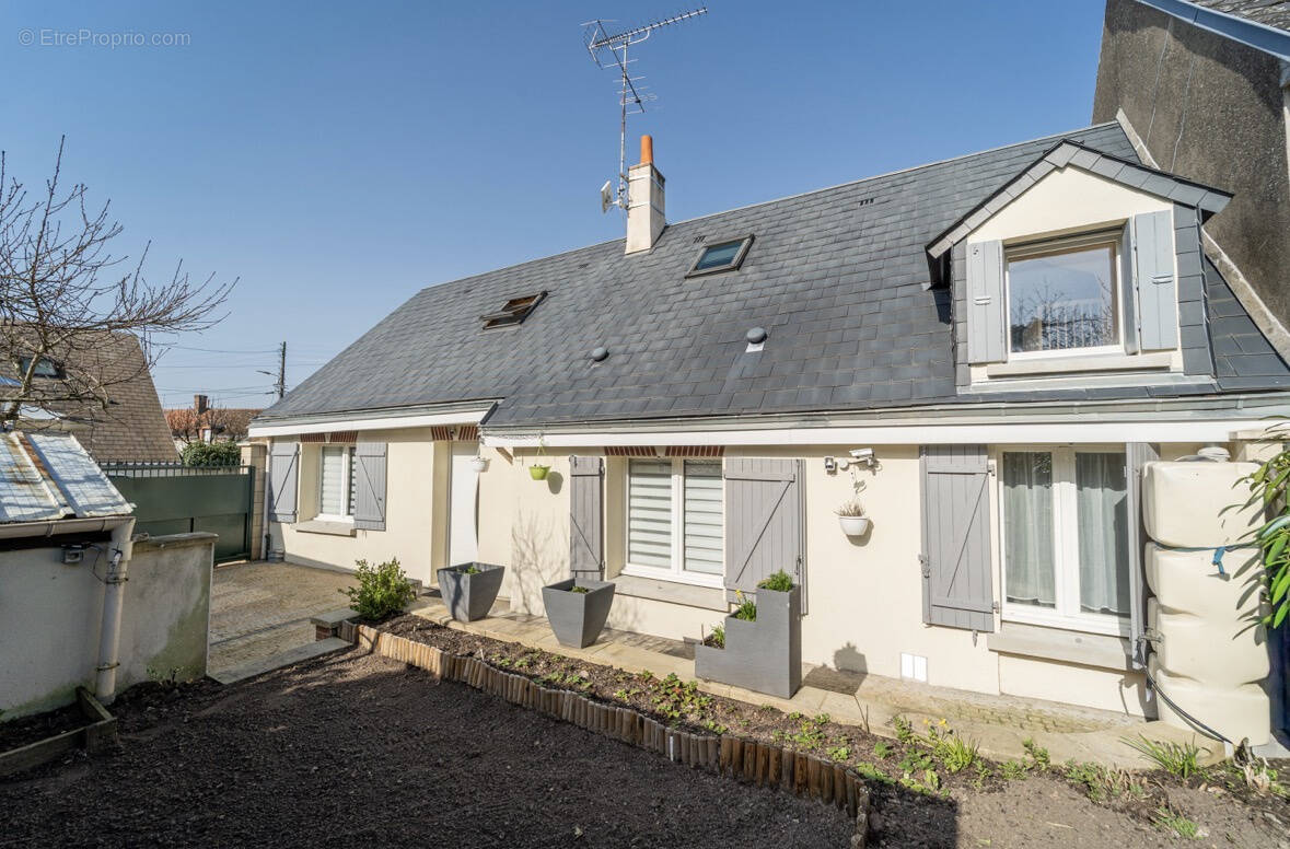 Maison à SAINT-JEAN-DE-BRAYE