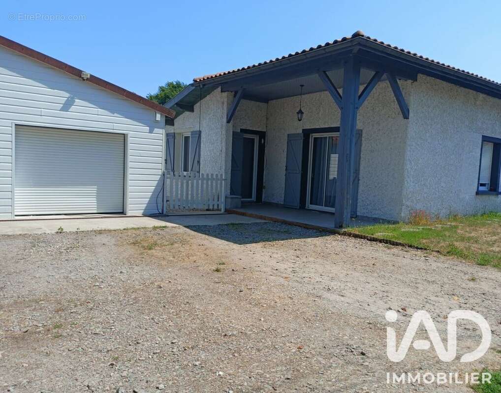 Photo 2 - Maison à SALLES