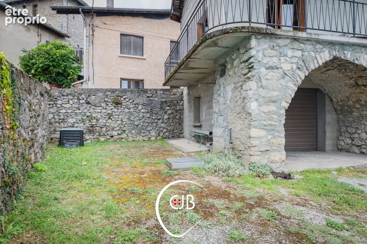 Cruet – Maison de vigneron 105 m² avec 135 m² de dépendances - photo 4