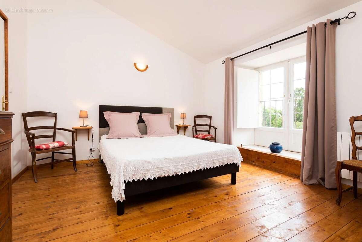Domaine avec maison,  gîtes, auberge, parc - photo 6