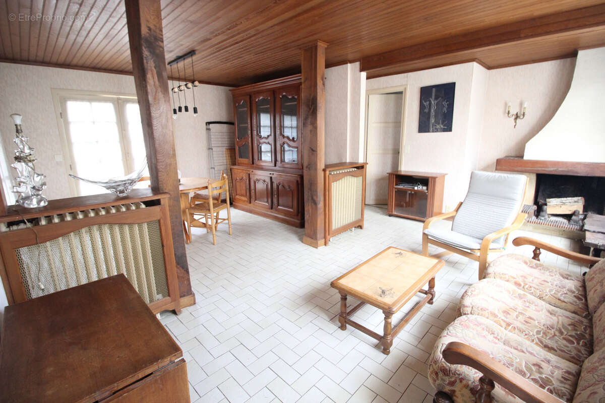 Maison à VARENNES-JARCY