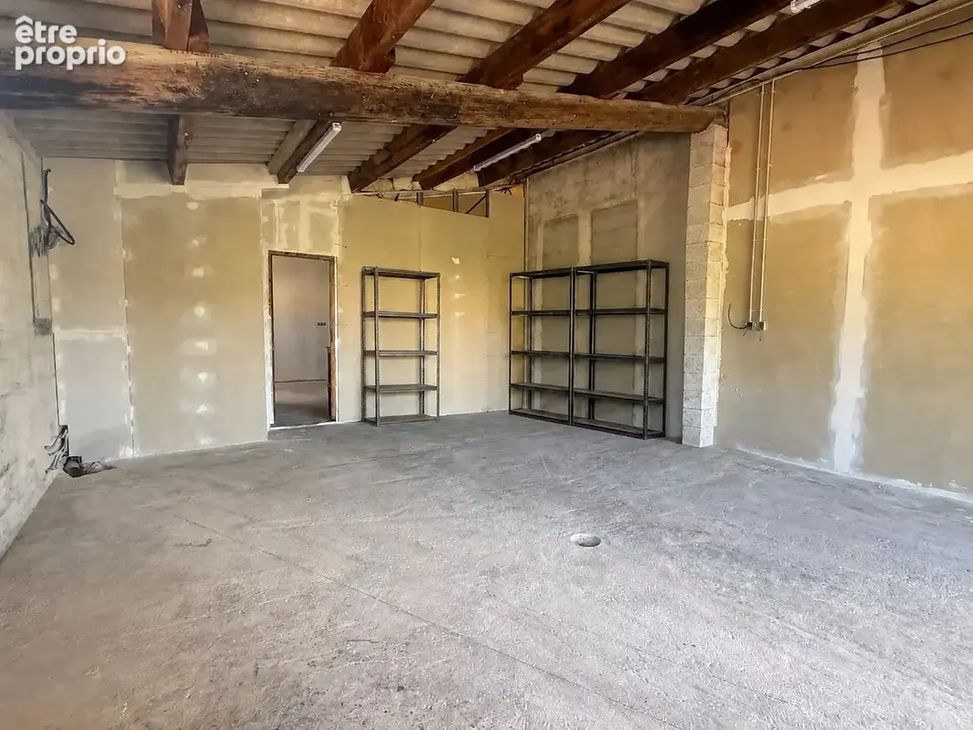 Commerce à SAINTE-ANASTASIE-SUR-ISSOLE