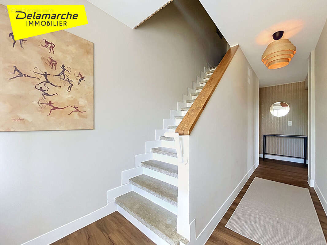 A VENDRE A  AVRANCHES (50300)  Maison de centre ville PLACE PATTON entièrement rénovée ,5 pièces , 4 chambres , Jardin ,Terrasse - photo 14
