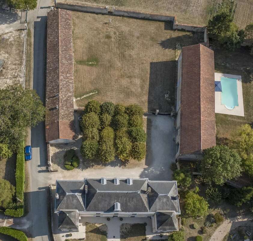 Château d’Exception avec Dépendances, Piscine et Jardin Paysager – Proche de St Jean d’Angély - photo 28