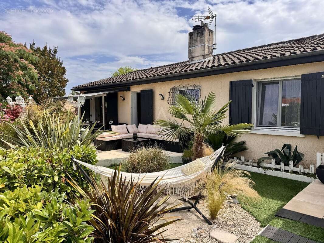 Maison à FLEAC