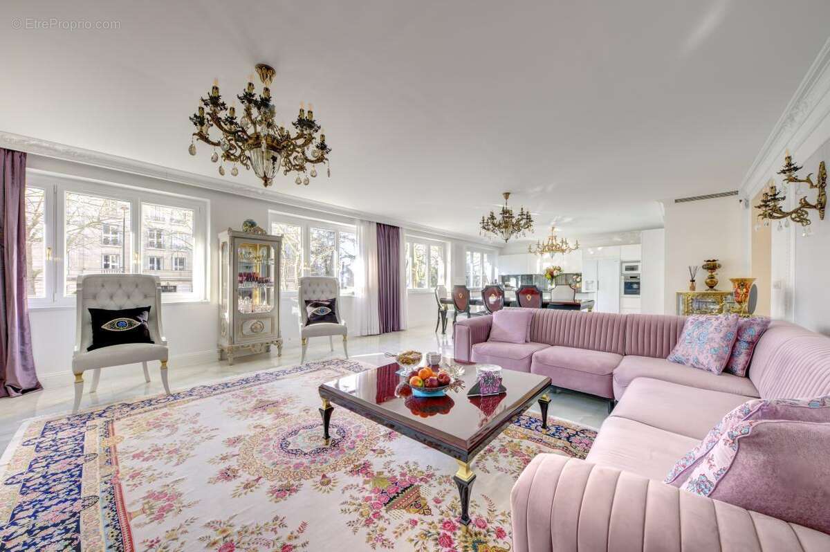 Appartement à PARIS-16E