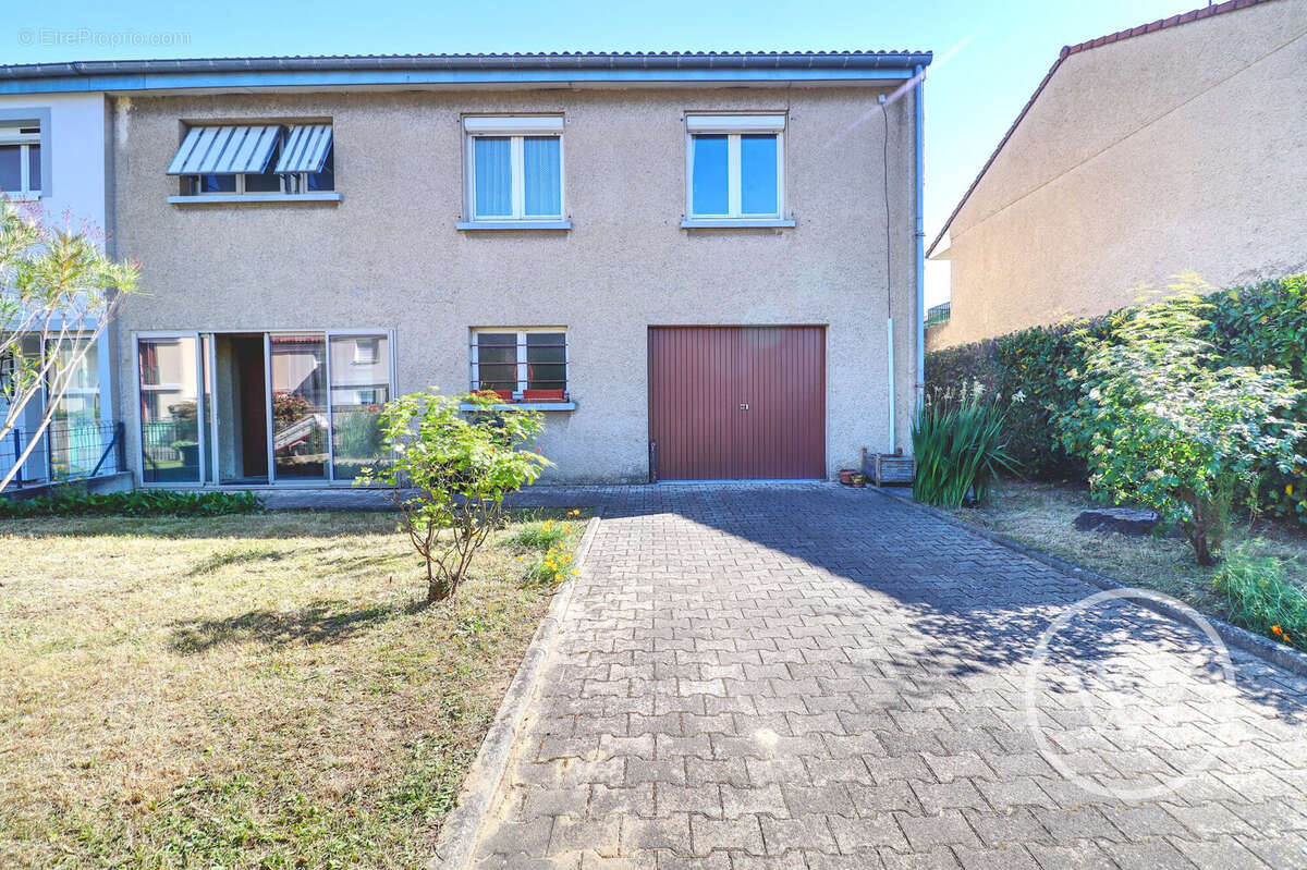Maison à SAINT-PERAY