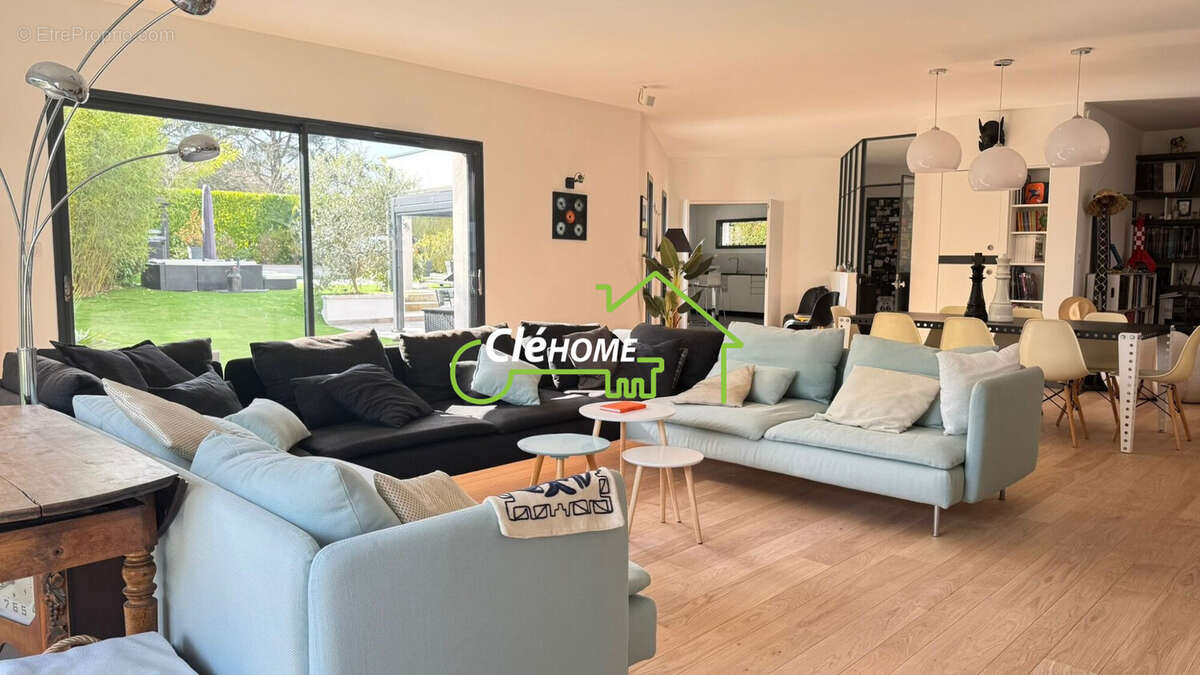 Maison à CHARBONNIERES-LES-BAINS