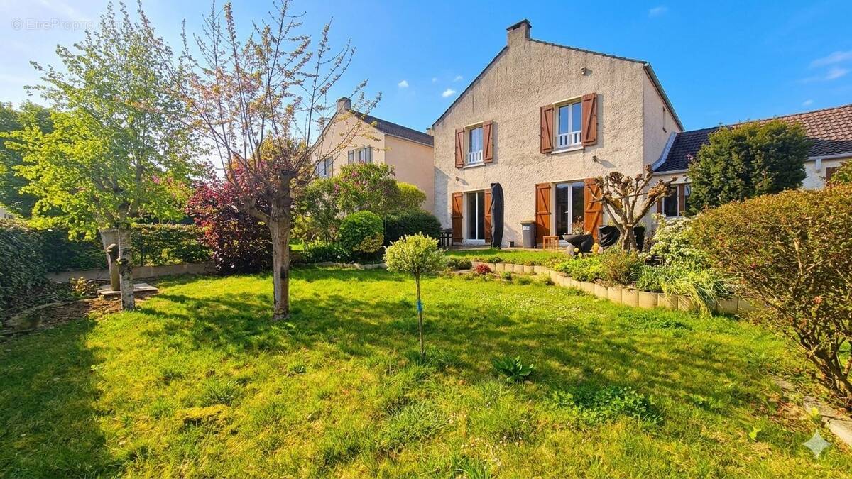 Maison à JOUY-LE-MOUTIER
