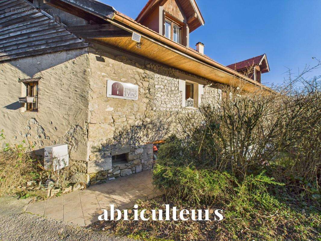 Ancien corps de ferme rénové avec vue panoramique en vente à  Charvonnex Annecy (74370) - photo 3