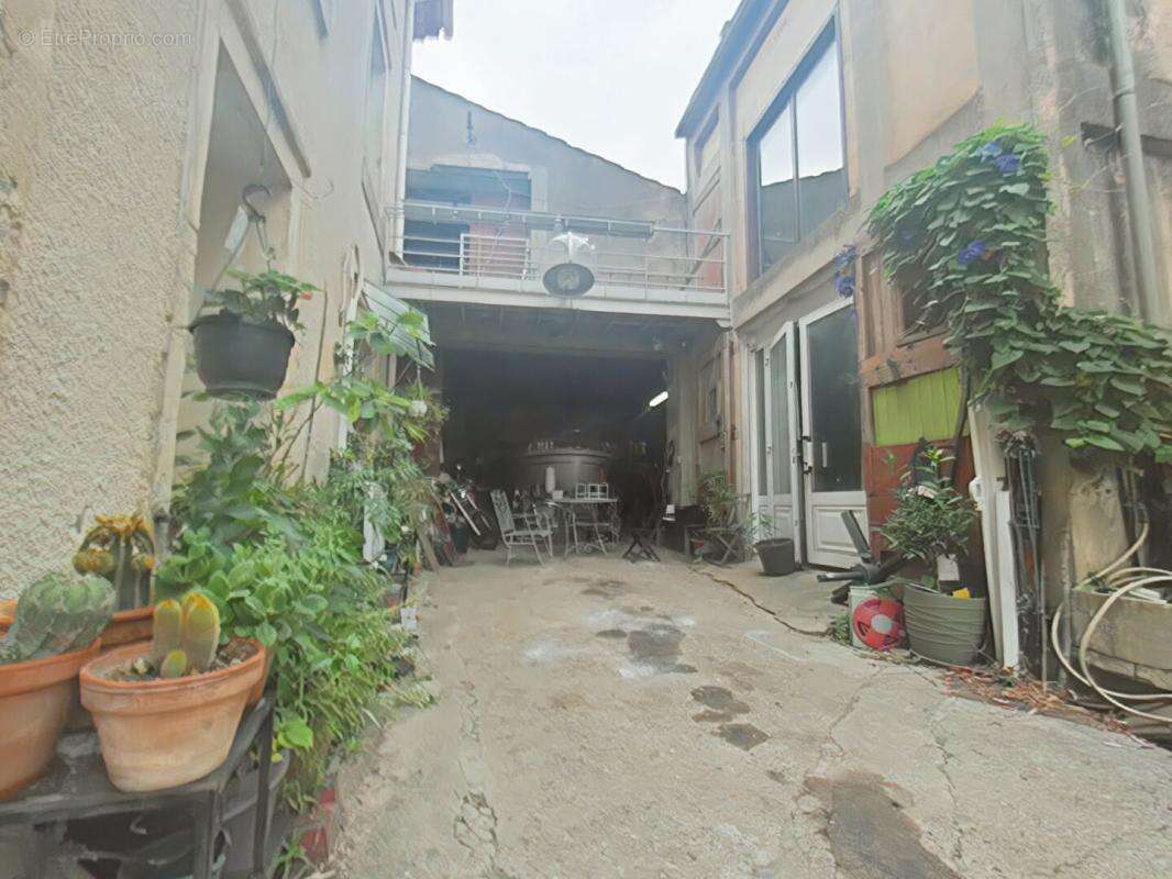 Maison Raissac D Aude 9 pièce(s) 220 m2 avec garage et cour - photo 2