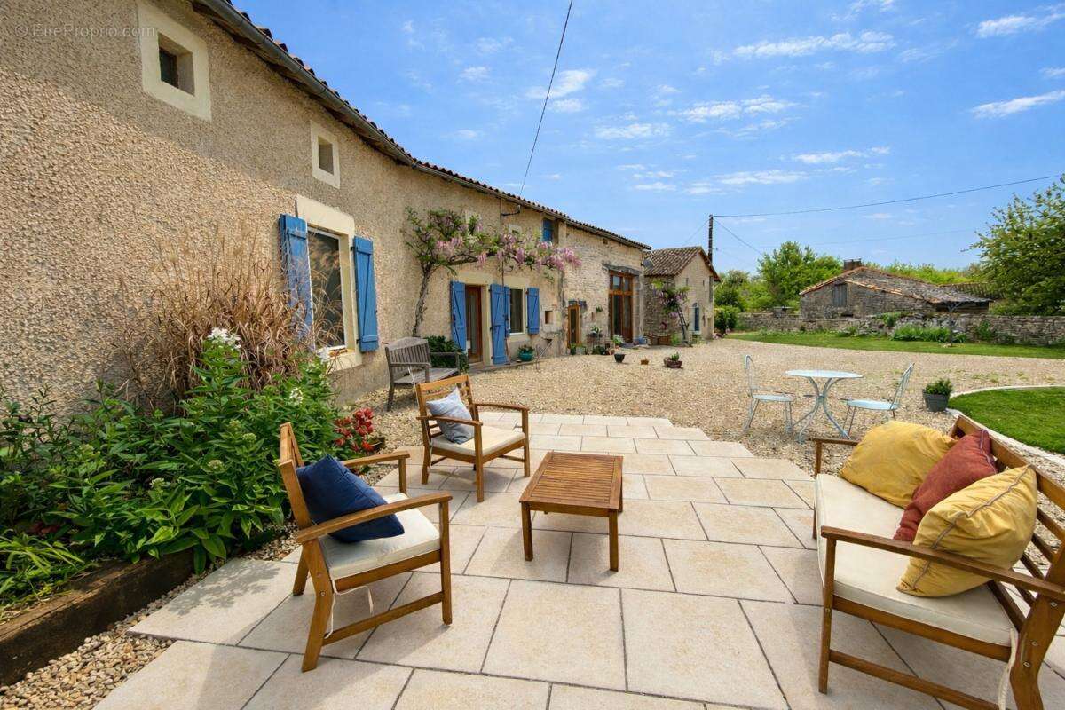 Maison à LIMALONGES