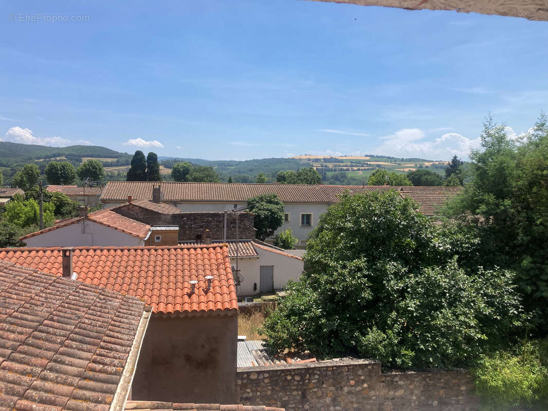 Axe Carcassonne Limoux, dans village, maison avec jardin, 4 chambres,  garage, et piscine intérieure. - photo 3