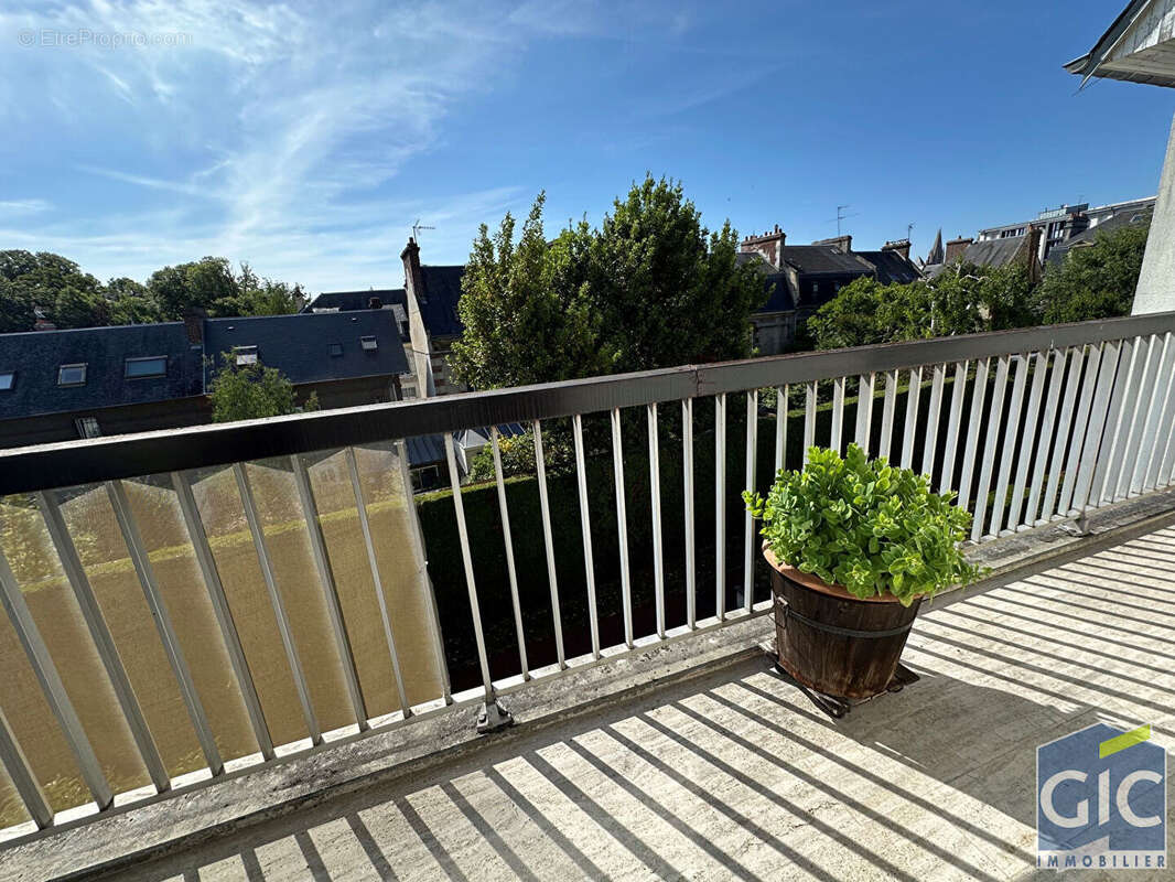 A vendre en exclusivite beau 4pp avec grand balcon secteur canada - photo 2