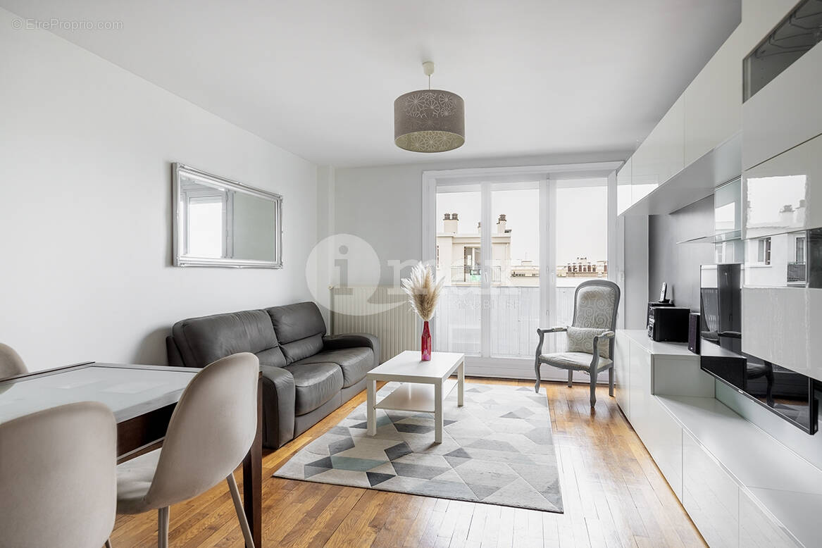 Appartement à COURBEVOIE