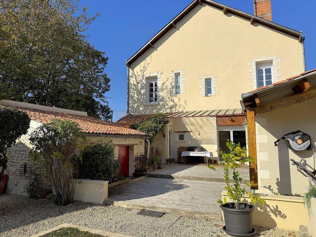   - Maison à THOUARS