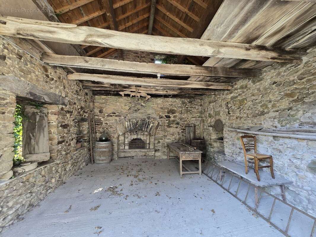 Corps de ferme avec maison, appartement et dépendances - Durenque - photo 10