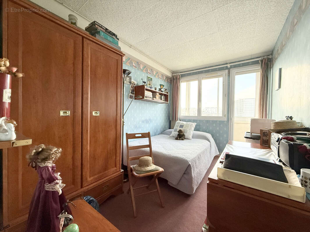 Appartement à COURBEVOIE