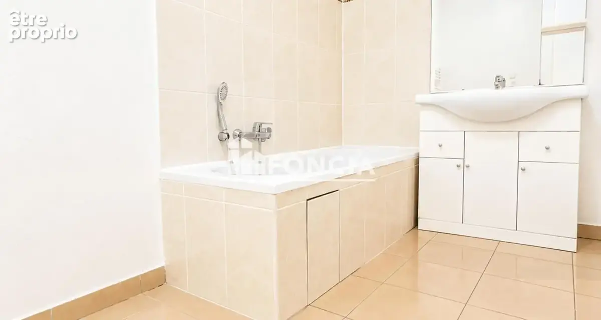 Frejus, appartement 3 pieces en rez de jardin, garage et parking - photo 9