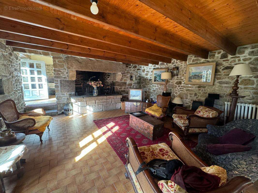 Maison à LAMPAUL-PLOUARZEL