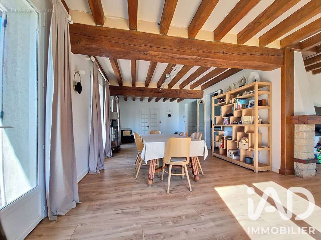Maison 160 m² à Saint-Maurice-Sur-Aveyron  - photo 5