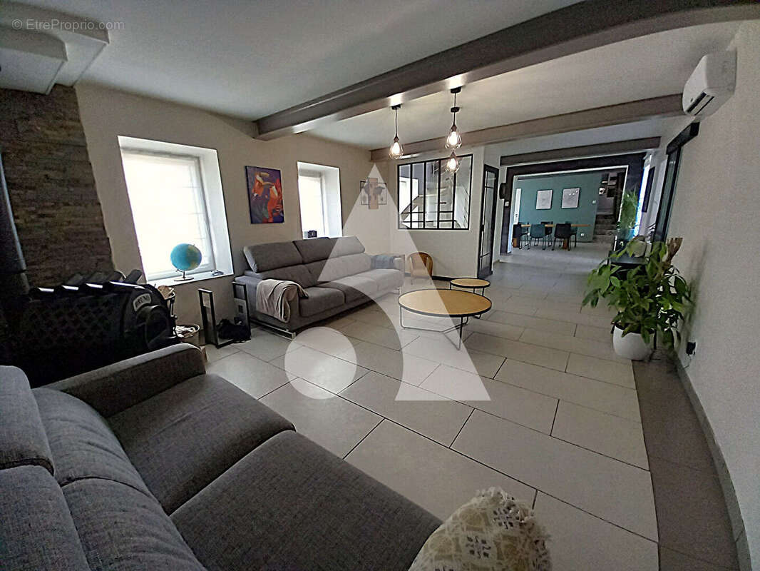 Maison à PONT-SUR-SAMBRE