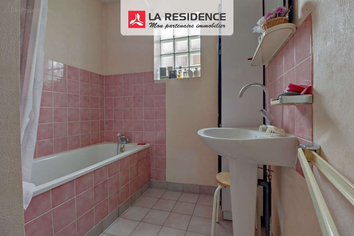 Maison à MAURECOURT