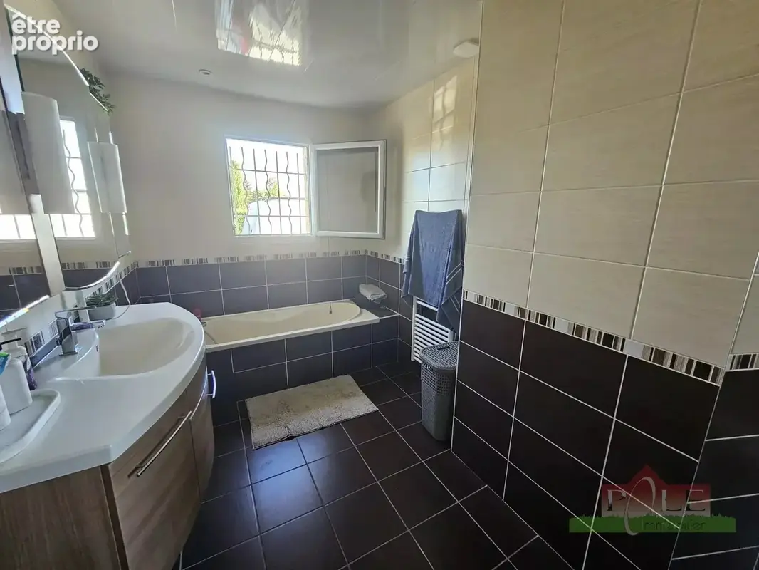 COUR ET BUIS, Villa Plain-pied de 105m² avec terrain de 1000m² - photo 7
