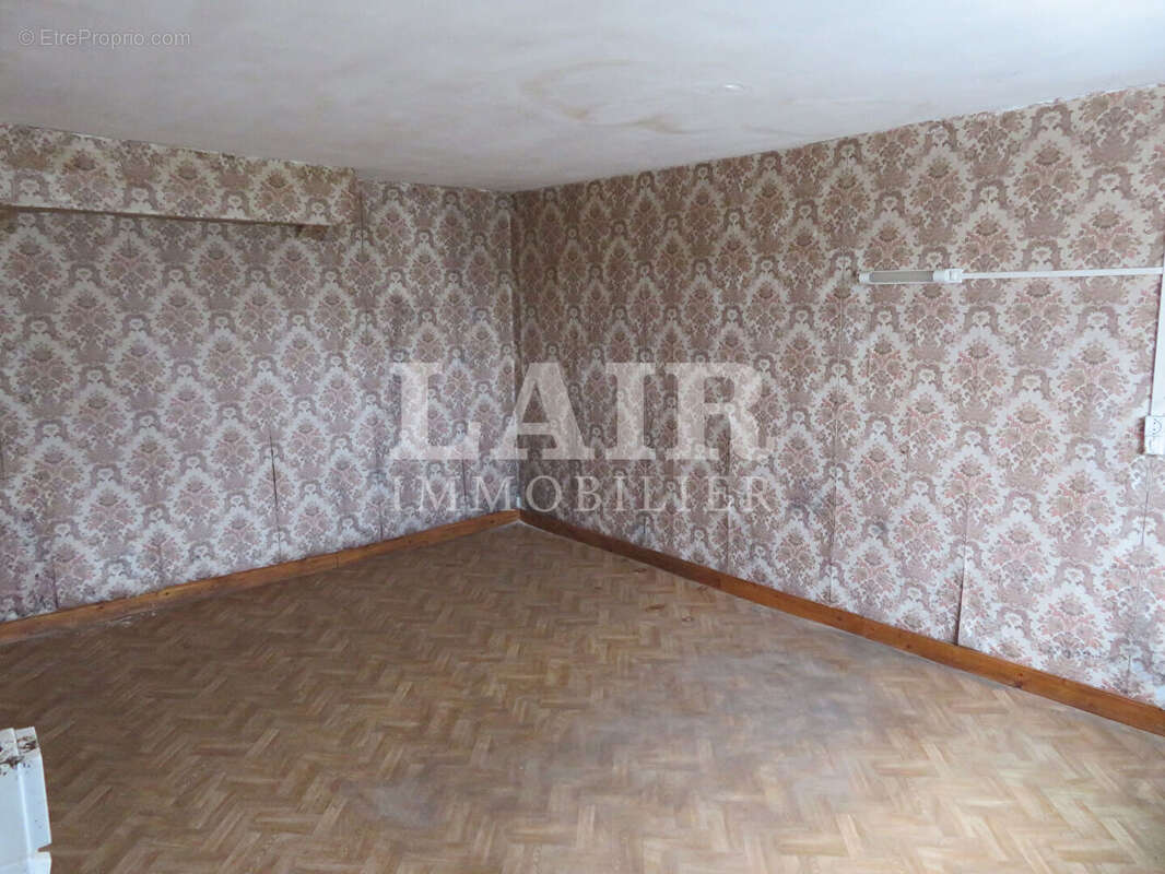 Maison à SAINT-CALAIS-DU-DESERT