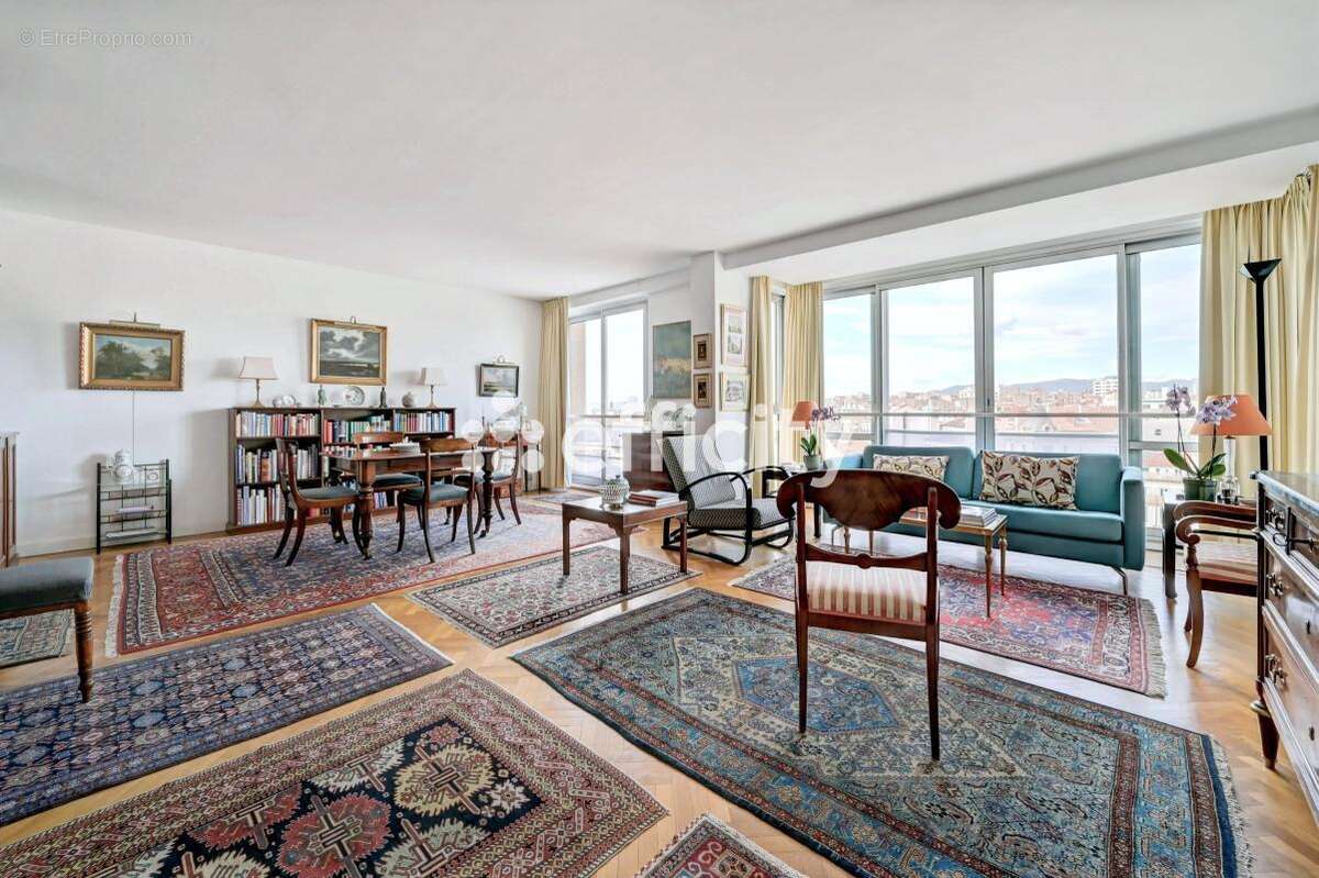 Appartement à MARSEILLE-6E