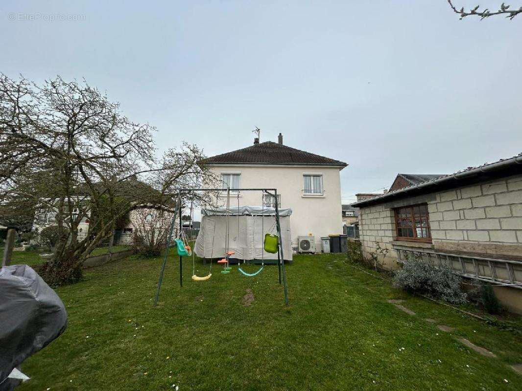 Maison à BELLEU