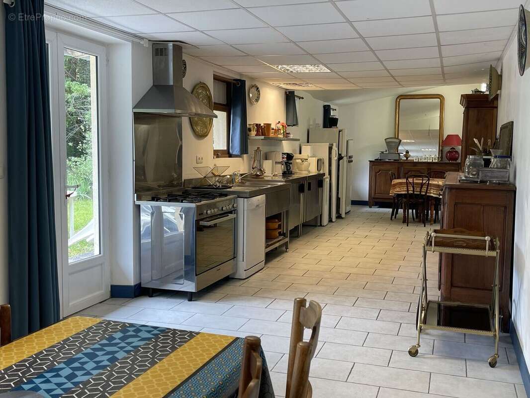 Une maison pleine de vie et de possibilités avec piscine et 2 hectares et demi et ... 9 chambres ! - photo 5