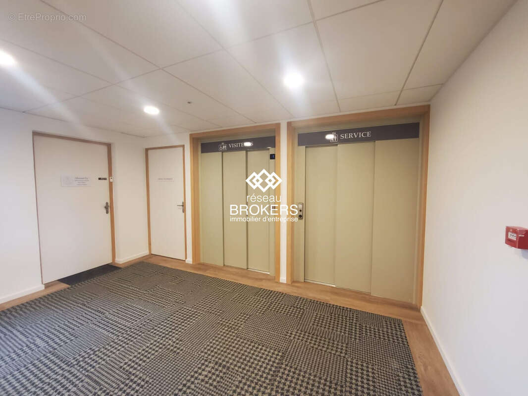 Commerce à ALLONZIER-LA-CAILLE